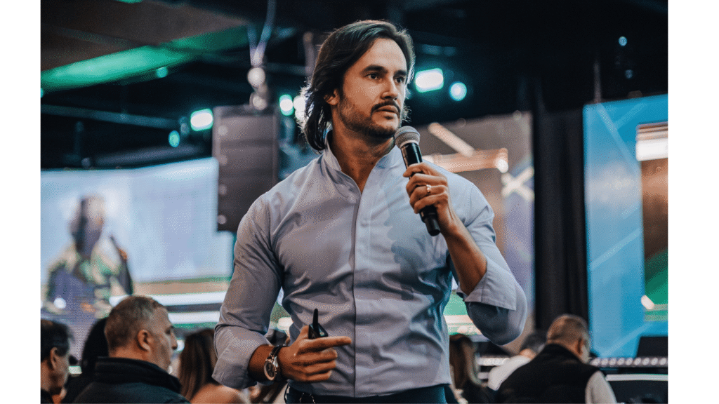 Pyero Tavolazzi organiza evento inédito nos EUA reunindo empresários e investidores brasileiros milionários e bilionários Pyero Tavolazzi organiza o maior encontro para empresarios brasileiros nos EUA 1
