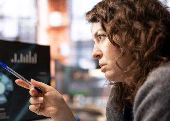 Receita Federal amplia uso de inteligência artificial e mira fraudes em importações: autuações já passam de R$ 5 bilhões