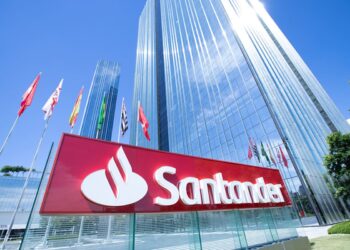 Santander abre inscrições para programa de trainee com salário de até R$ 9,2 mil