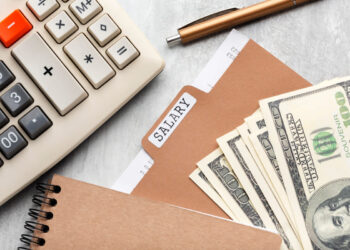 Tarifa de 50% dos EUA sobre produtos brasileiros eleva risco de inadimplência e pressiona cadeias produtivas