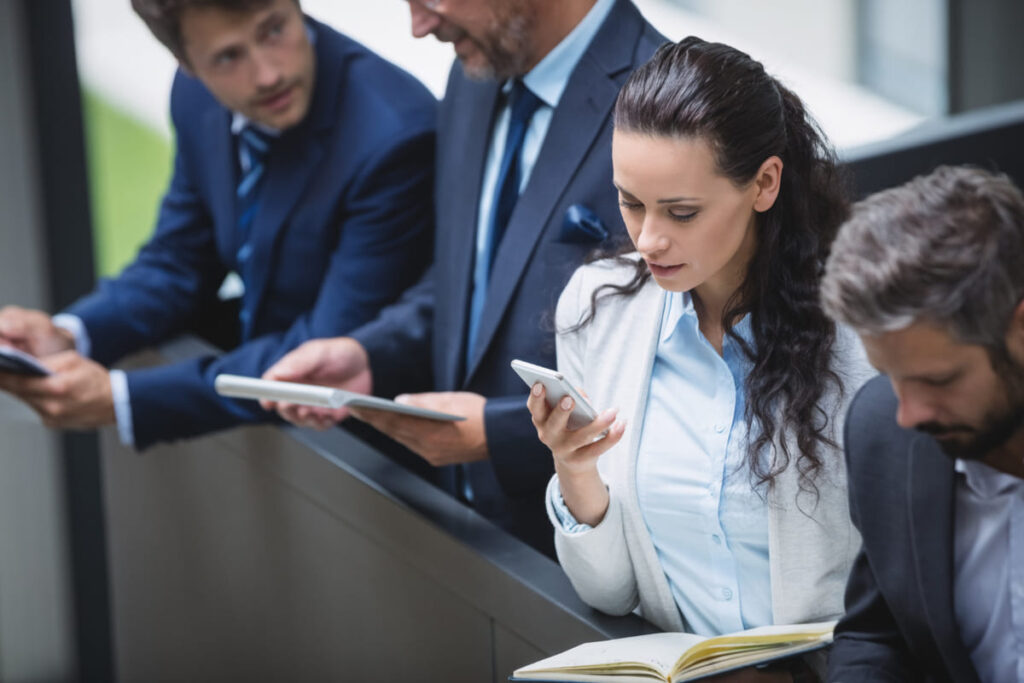 Como a tecnologia, o mercado e a tradição estão redesenhando o ensino do Direito no Brasil advogados futuro 1 1