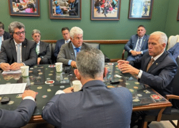 “Ligue para Trump”: advogado próximo ao presidente dos EUA recomenda diálogo direto sobre tarifas