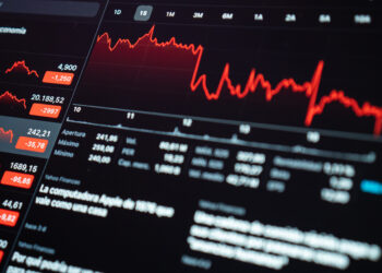 Ibovespa recua com tensão pré-tarifária e cenário político interno
