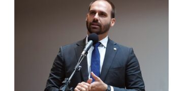 Imprensa internacional destaca papel de Eduardo Bolsonaro em tensões entre Brasil e EUA 1 Imprensa internacional destaca papel de Eduardo Bolsonaro em tensões entre Brasil e EUA