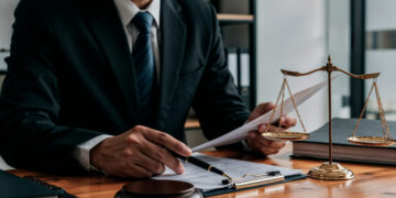 Conferência em Sevilha encerra com foco em justiça fiscal e financiamento climático