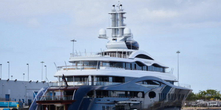 O mega iate de US$ 300 milhões - Mark Zuckerberg | Creditos:  A Mega Agência