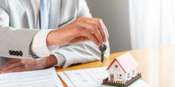 A casa própria: um sonho que transforma realidades 16 Atendimento personalizado e ética impulsionam atuação de corretores no mercado imobiliário de alto padrão