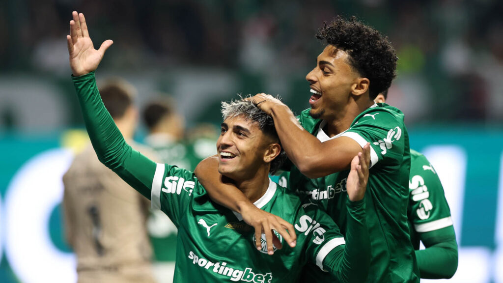 Palmeiras vence, Botafogo tropeça e Santos empata em noite movimentada no Brasileirão palmeiras