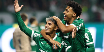 Palmeiras vence, Botafogo tropeça e Santos empata em noite movimentada no Brasileirão 1 Palmeiras vence, Botafogo tropeça e Santos empata em noite movimentada no Brasileirão