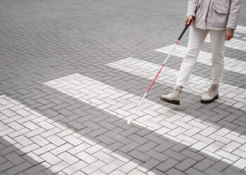 Projeto seleciona propostas de bengalas inteligentes para ampliar mobilidade de pessoas com deficiência visual