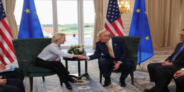 Trump anuncia novo acordo com a União Europeia e tarifas caem para 15%; tarifaço ao Brasil segue e começa a valer a partir da sexta-feira 1 Trump anuncia novo acordo com a União Europeia e tarifas caem para 15%; tarifaço ao Brasil segue e começa a valer a partir da sexta-feira