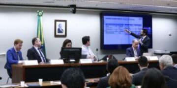 Especialista aponta aumento de carga tributária com reforma do Imposto de Renda