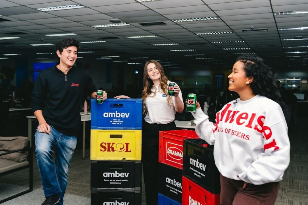 Ambev abre inscrições para programas de trainee e estágio em 2026 Ambev vagas jovens 1 1