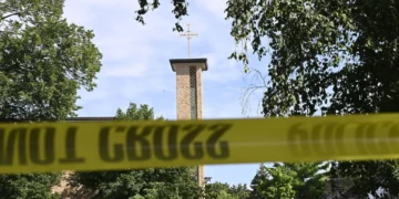 Ataque a tiros em escola católica deixa duas crianças mortas em Minneapolis 3 Ataque a tiros em escola católica deixa duas crianças mortas em Minneapolis