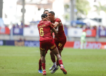 Bahia derrota Santos e se consolida na briga por vaga na Libertadores