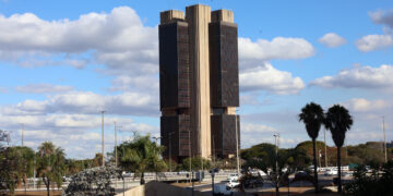 Banco Central mantém postura agressiva em meio a tarifas dos EUA e pressão inflacionária 1 Banco Central mantém postura agressiva em meio a tarifas dos EUA e pressão inflacionária