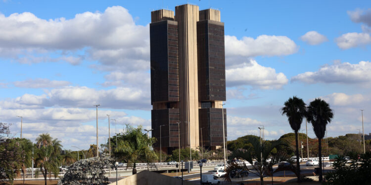 Banco Central mantém postura agressiva em meio a tarifas dos EUA e pressão inflacionária 13 Brasília (DF), 11/07/2025 - Edifício do Banco Central. Foto: Antonio Cruz/Agência Brasil