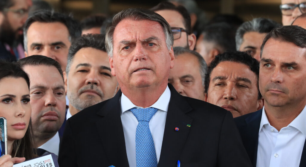 PF aponta que Bolsonaro movimentou R$ 30,5 milhões em um ano; investigação suspeita lavagem de dinheiro Bolsonaro investigacao lavagem de dinheiro