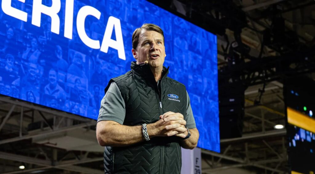 CEO da Ford alerta para mudanças estruturais na indústria automotiva devido às tarifas comerciais CEO Ford Jim Farley 1