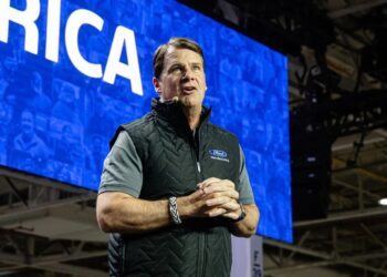CEO da Ford alerta para mudanças estruturais na indústria automotiva devido às tarifas comerciais