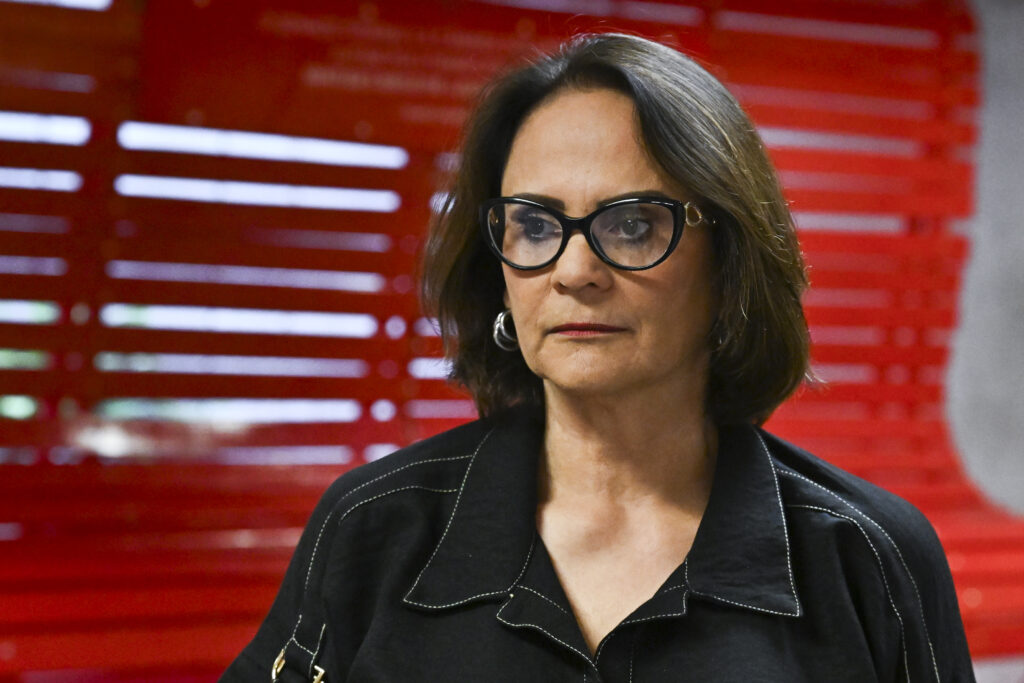 Senadora Damares Alves anuncia diagnóstico de câncer de mama e reforça importância do diagnóstico precoce Damares Alves revela estar com cancer de mama