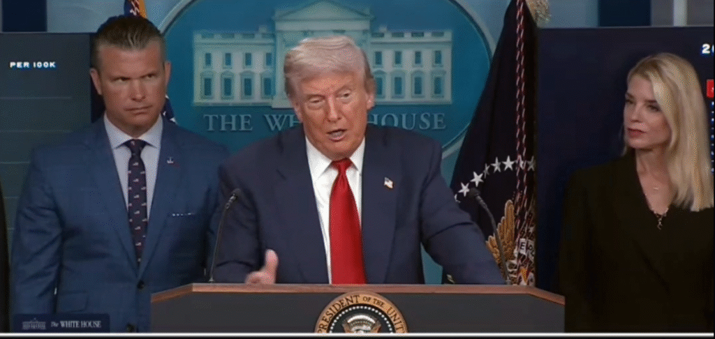 Trump diz que Brasil é “péssimo parceiro comercial” e chama processo contra Bolsonaro de “execução política” Donald Trump discurso Casa Branca 1