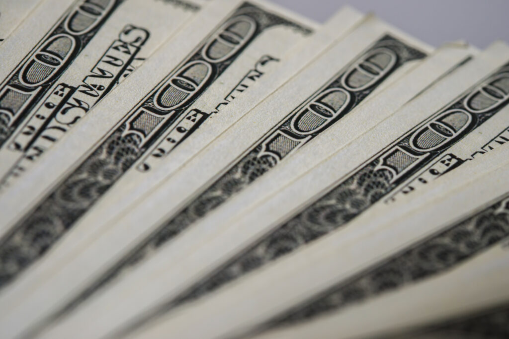 Estados Unidos esperam arrecadar US$ 50 bilhões por mês com novas tarifas de importação, diz secretário de Comércio EUA deve arrecadar 50bi por mes com tarifas