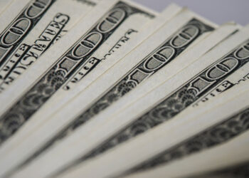 Estados Unidos esperam arrecadar US$ 50 bilhões por mês com novas tarifas de importação, diz secretário de Comércio