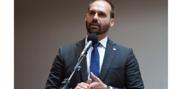 Eduardo Bolsonaro, em Washington, diz que irá “às últimas consequências” contra Alexandre de Moraes e defende sanções dos EUA ao Brasil 1 Eduardo Bolsonaro, em Washington, diz que irá “às últimas consequências” contra Alexandre de Moraes e defende sanções dos EUA ao Brasil