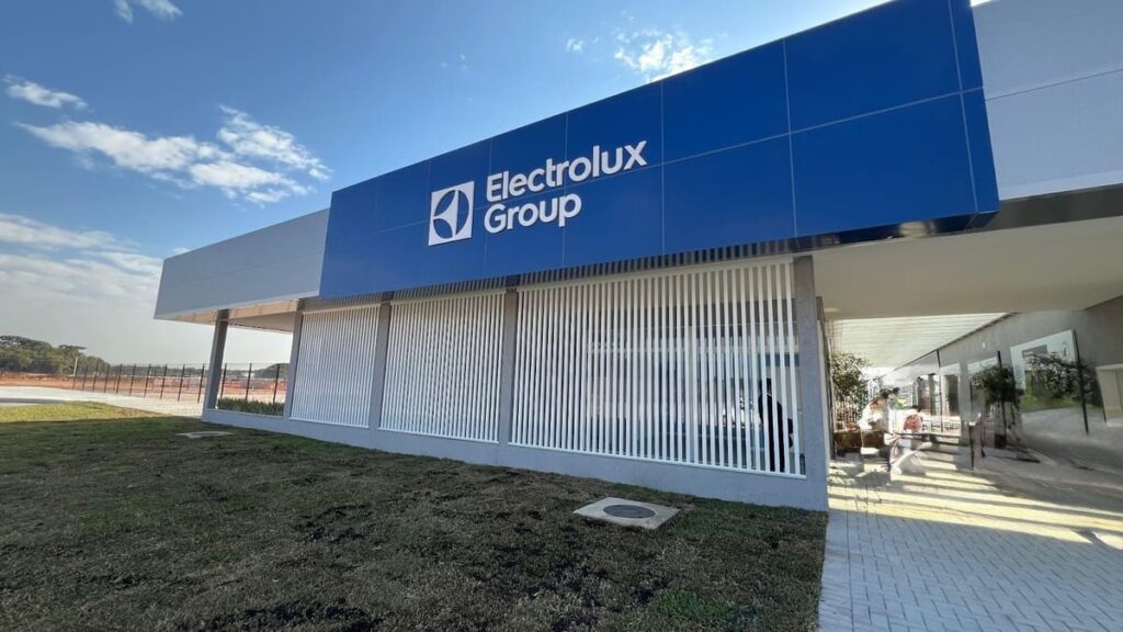 Nova fábrica em São José dos Pinhais aposta em sustentabilidade e geração de empregos Electrolux 1 1