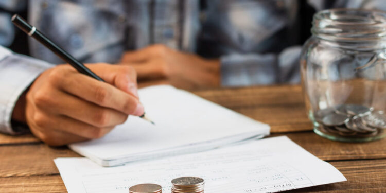 Pesquisa aponta que 56% dos trabalhadores CLT estão endividados no Brasil 16 Foto: Reprodução/ Freepik