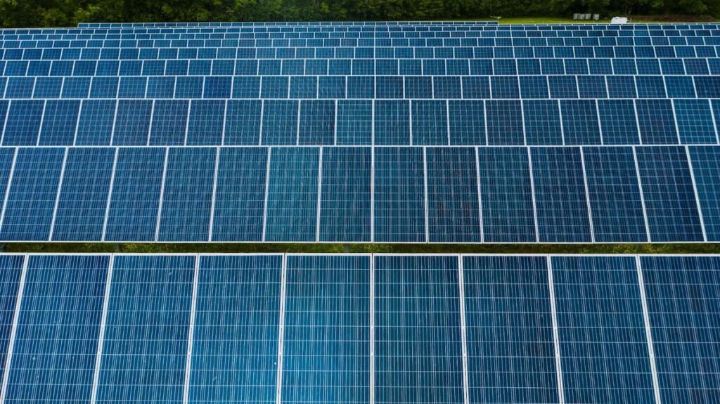 Conta de luz deve ficar mais cara em agosto com bandeira vermelha patamar 2 Energia solar 2 1