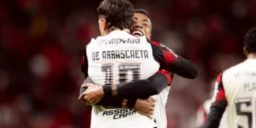 Flamengo vence Internacional e garante vaga nas quartas da Libertadores