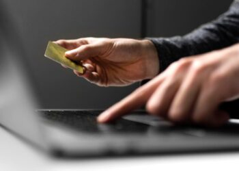 E-commerce brasileiro deve atingir US$ 148 bilhões e se torna alvo de fraudes digitais