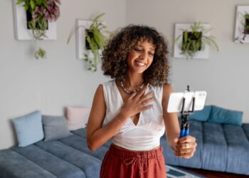 Social commerce impulsiona vendas diretas e reforça papel da influência digital no Brasil