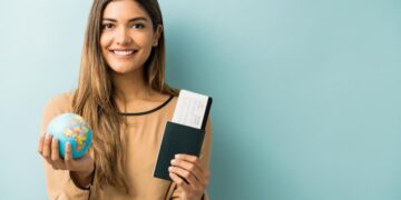 Custos e exigências para estudar no exterior aumentam em 2025