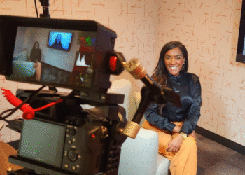 Kelly Couto firma parceria internacional com marca de Nova York para apoiar o setor de moda e beleza no Brasil, diante do tarifaço