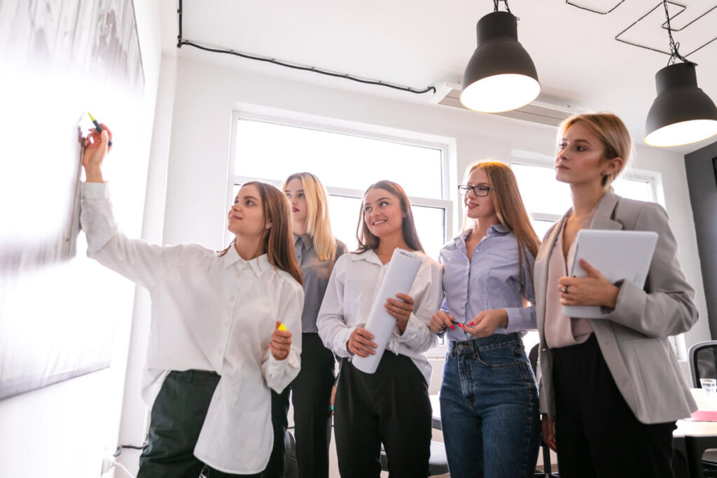 Liderança feminina avança no setor de franquias no Brasil em 2025 Lideranca feminina 2 1 1