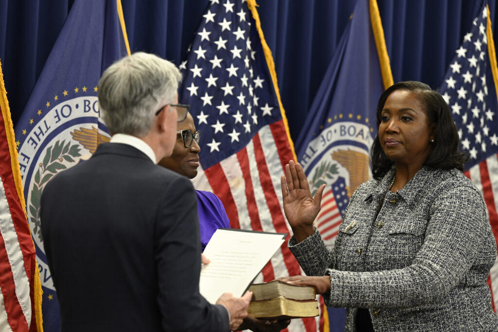 Trump demite governadora do Federal Reserve sob acusação de fraude hipotecária; Lisa Cook reage e diz que não sairá do cargo Lisa Cook Federal Reserve