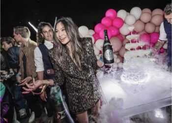 De jatinho privado a corrida de app compartilhada: Quem é a bilionária que faz questão de economizar em detalhes do dia a dia