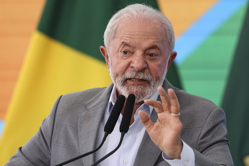 Em resposta às sanções, Lula diz que Brasil só negocia com os EUA em pé de igualdade Lula diz que Brasil so negocia com os EUA em igualdade