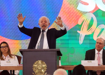 Governo Lula finaliza proposta para regulamentar plataformas de mídia social e envia ao Congresso