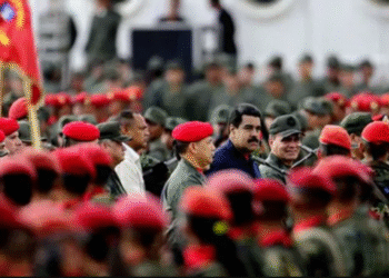 Navios de guerra dos EUA aumentam tensões com a Venezuela à medida que chegam ao Caribe