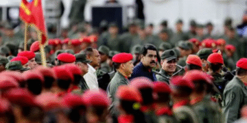 Navios de guerra dos EUA aumentam tensões com a Venezuela à medida que chegam ao Caribe