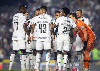 Vasco goleia no primeiro tempo e avança às quartas da Copa do Brasil; Cruzeiro também se classifica