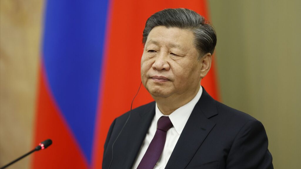 Nvidia e AMD aceitarão pagar 15% de receita de vendas de chips de IA para a China ao governo dos EUA, afirma The Washington Post Xi Jinping China e EUA exportacao Chip