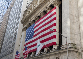 Wall Street fecha em alta com disparada da Apple e tarifas comerciais de Trump