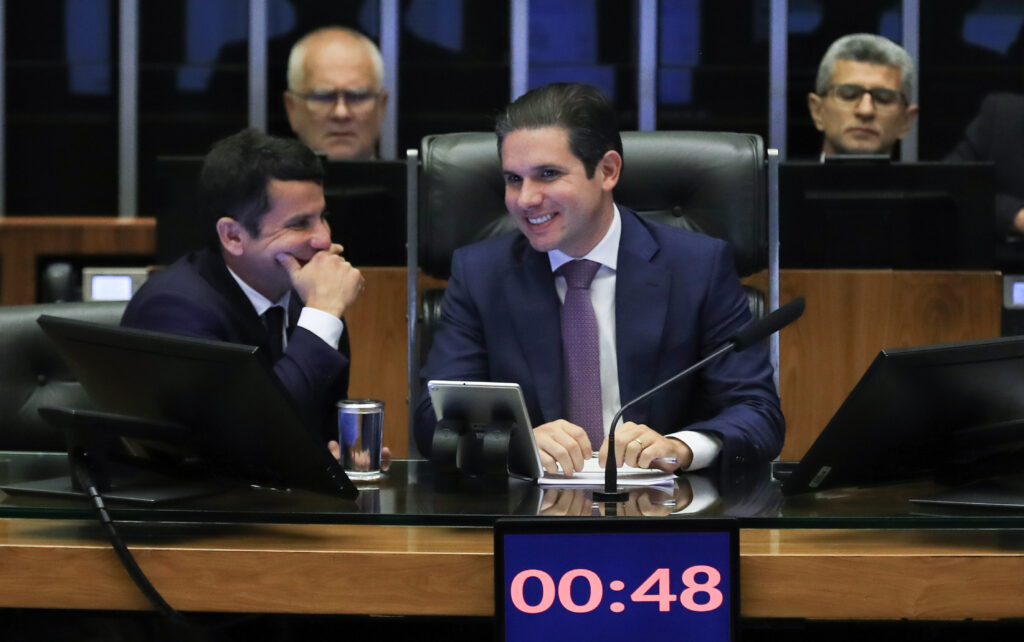 Câmara aprova urgência para isenção do IR até R$ 5 mil; mais ricos pagarão alíquota extra de até 10% camara aprova isencao IR ate 5 mil