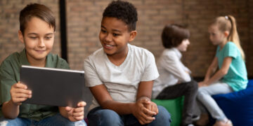 Comitê Gestor da Internet apoia projeto de lei que fortalece proteção de crianças no ambiente digital