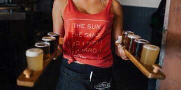 Setor de alimentação fora do lar cria 33,5 mil empregos formais no primeiro semestre de 2025